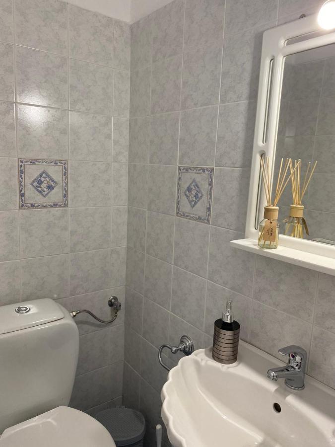 2 Bd Floor Aprt With Acropolis View *