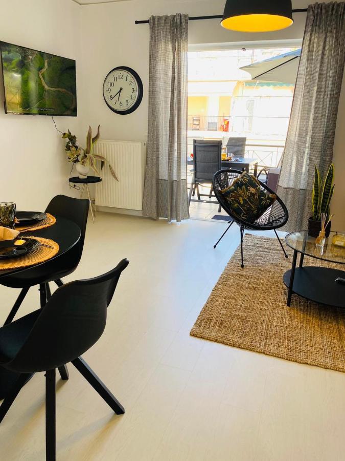 2 Bd Floor Aprt With Acropolis View